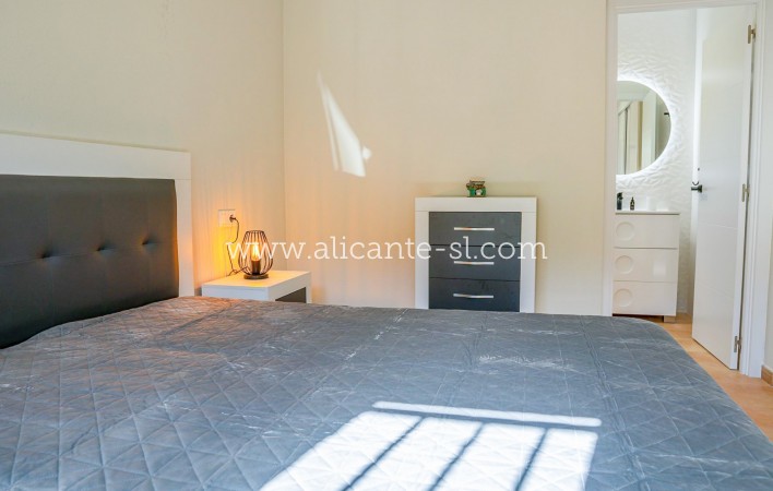 Resale - Villa / Doppelhaushälfte - La Romana