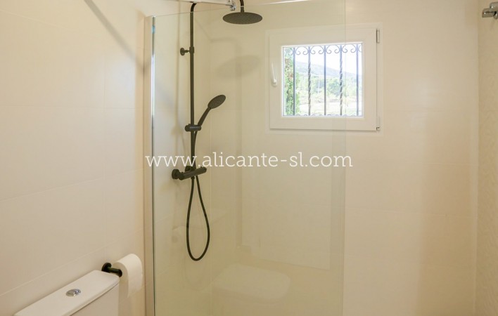 Resale - Villa / Doppelhaushälfte - La Romana