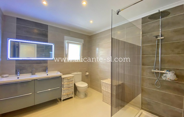 Sale - Villa  - Hondón de las Nieves