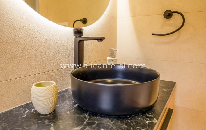 Resale - Villa / Doppelhaushälfte - La Romana