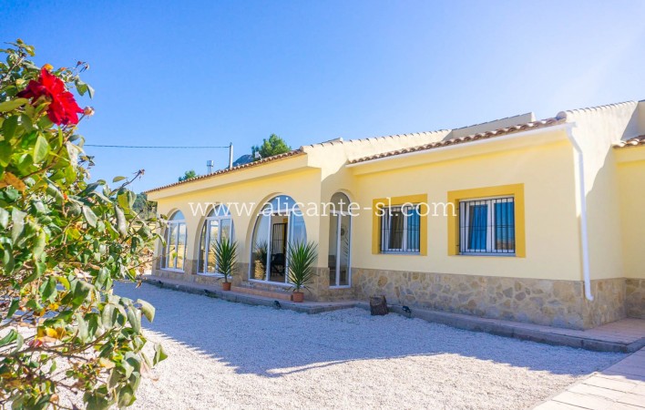 Resale - Villa / Doppelhaushälfte - La Romana