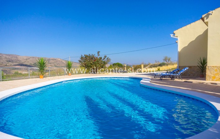 Resale - Villa / Doppelhaushälfte - La Romana