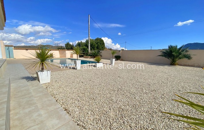 Sale - Villa  - Hondón de las Nieves