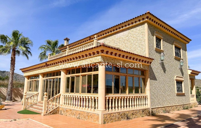 Resale - Villa / Doppelhaushälfte - Hondón de las Nieves
