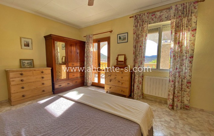 Resale - Villa / Doppelhaushälfte - Hondón de las Nieves