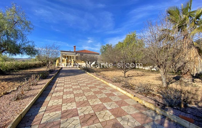 Resale - Villa / Doppelhaushälfte - Hondón de las Nieves