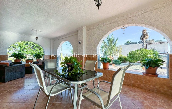 Venta - Villa  - Albatera