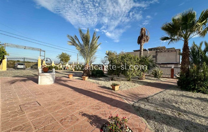 Venta - Villa  - Albatera