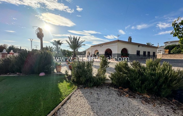 Venta - Villa  - Albatera