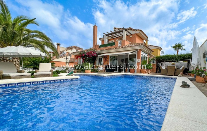 Venta - Villa  - Hondón de las Nieves