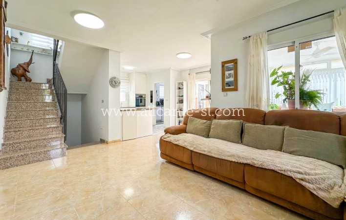 Venta - Villa  - Hondón de las Nieves