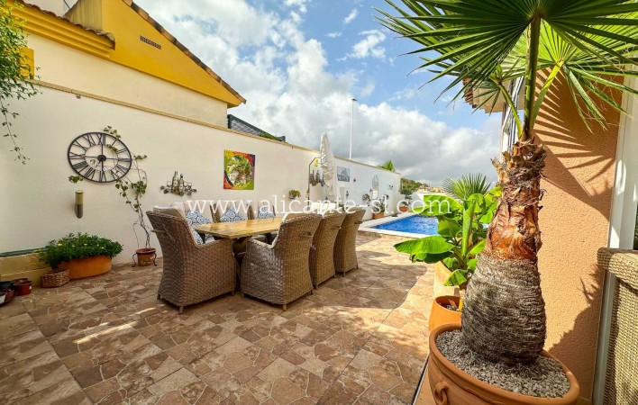 Venta - Villa  - Hondón de las Nieves