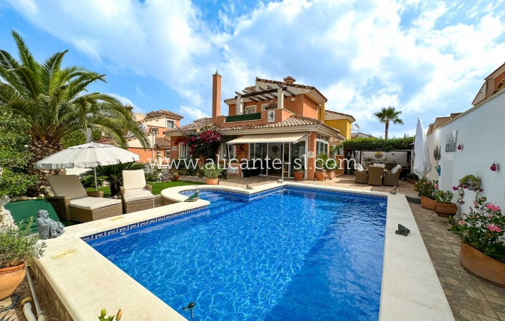 Venta - Villa  - Hondón de las Nieves