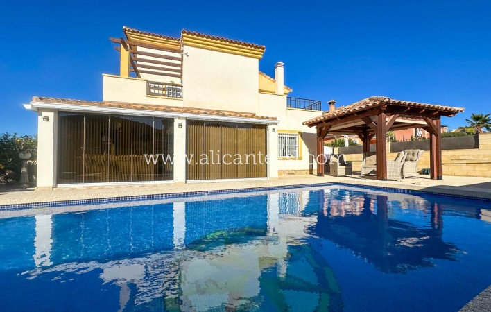 Sale - Villa  - Hondón de las Nieves