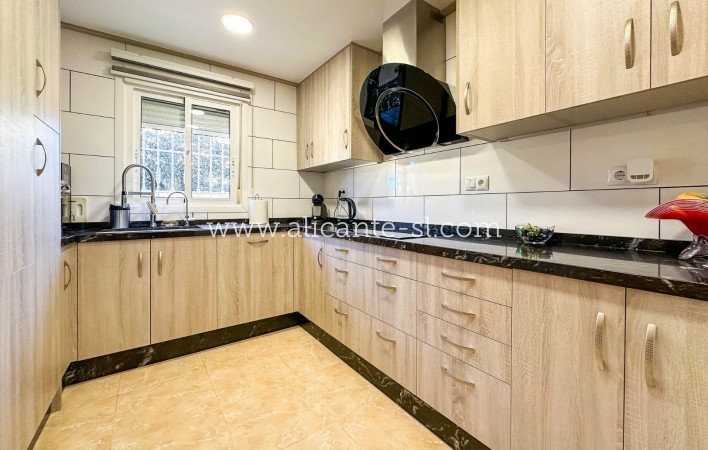 Sale - Villa  - Hondón de las Nieves