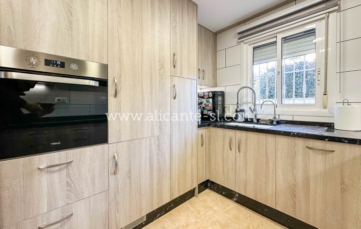 Sale - Villa  - Hondón de las Nieves