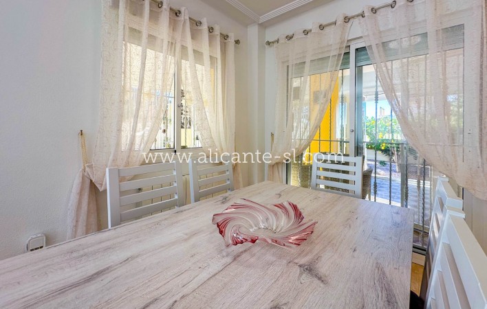 Sale - Villa  - Hondón de las Nieves