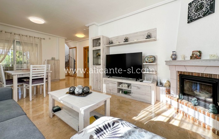 Sale - Villa  - Hondón de las Nieves