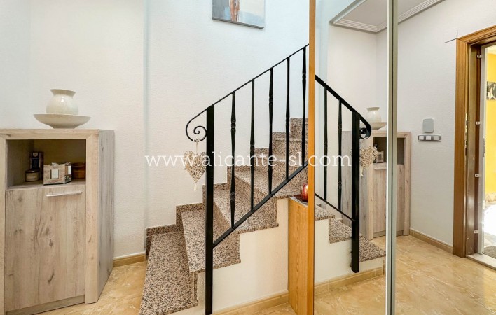 Sale - Villa  - Hondón de las Nieves