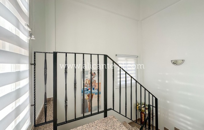 Sale - Villa  - Hondón de las Nieves