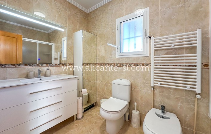 Sale - Villa  - Hondón de las Nieves