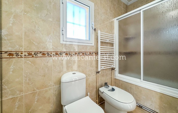 Sale - Villa  - Hondón de las Nieves