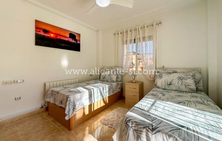 Sale - Villa  - Hondón de las Nieves