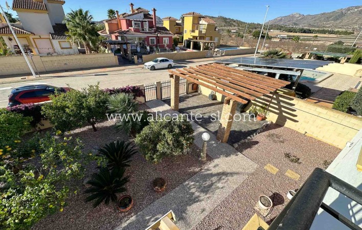 Sale - Villa  - Hondón de las Nieves