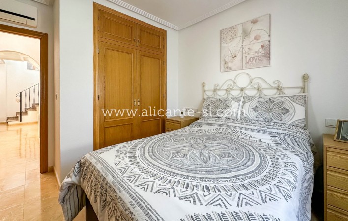 Sale - Villa  - Hondón de las Nieves