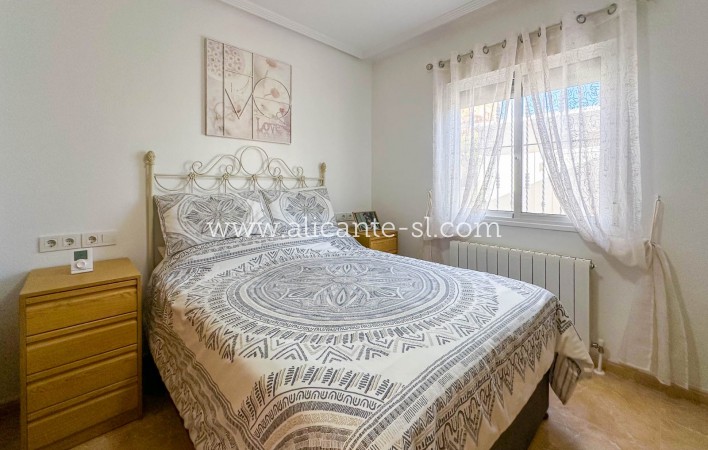 Sale - Villa  - Hondón de las Nieves