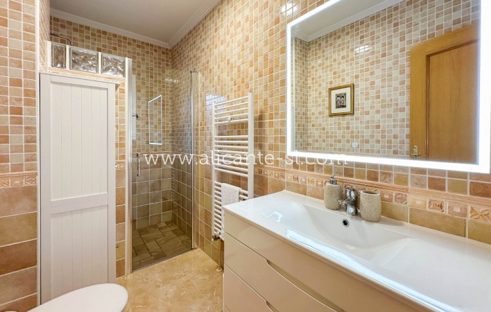 Sale - Villa  - Hondón de las Nieves