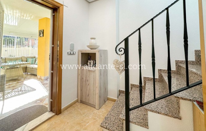 Sale - Villa  - Hondón de las Nieves