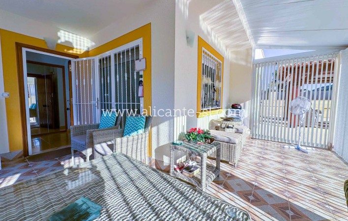 Sale - Villa  - Hondón de las Nieves