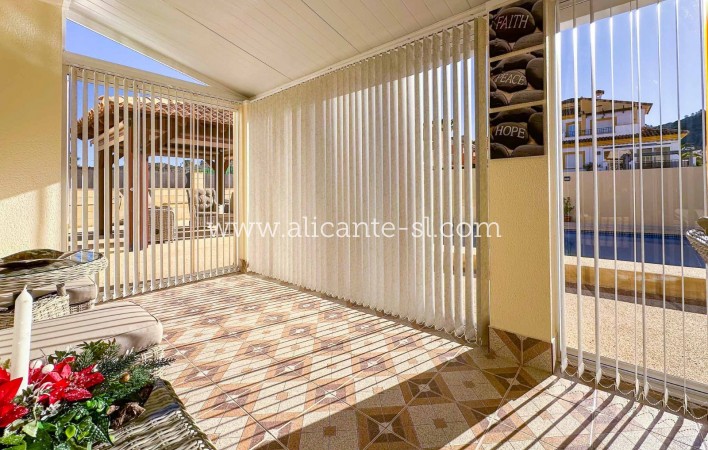 Sale - Villa  - Hondón de las Nieves