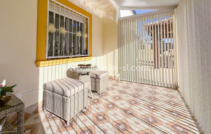 Sale - Villa  - Hondón de las Nieves