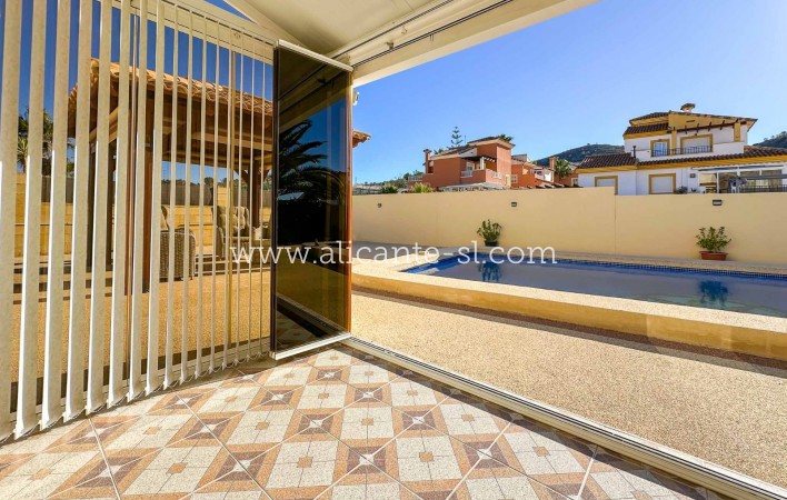 Sale - Villa  - Hondón de las Nieves