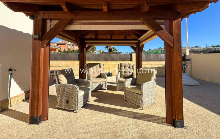 Sale - Villa  - Hondón de las Nieves