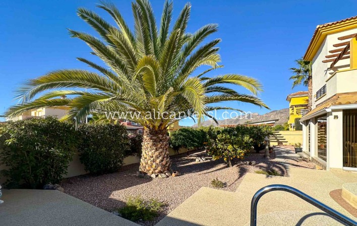 Sale - Villa  - Hondón de las Nieves