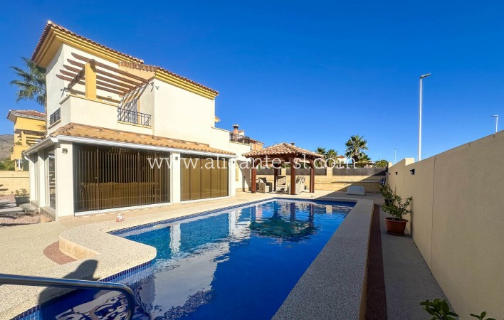 Sale - Villa  - Hondón de las Nieves