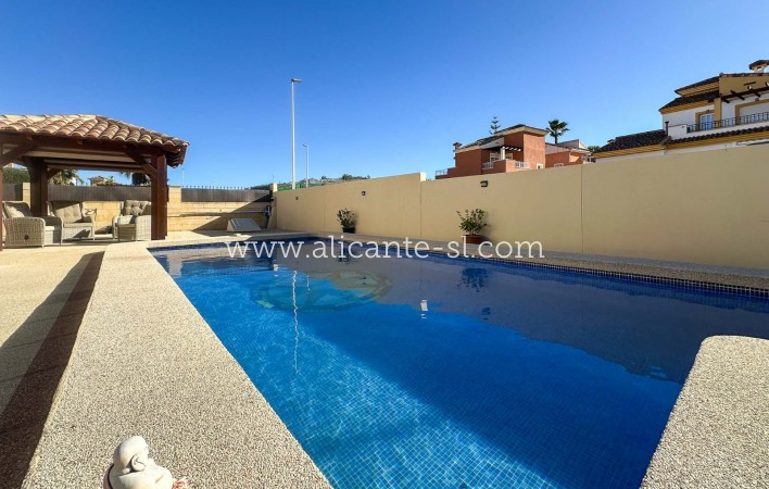 Sale - Villa  - Hondón de las Nieves