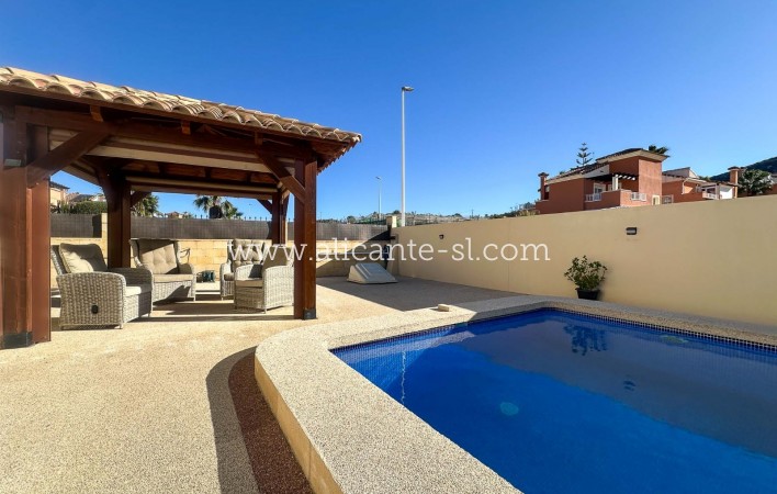 Sale - Villa  - Hondón de las Nieves
