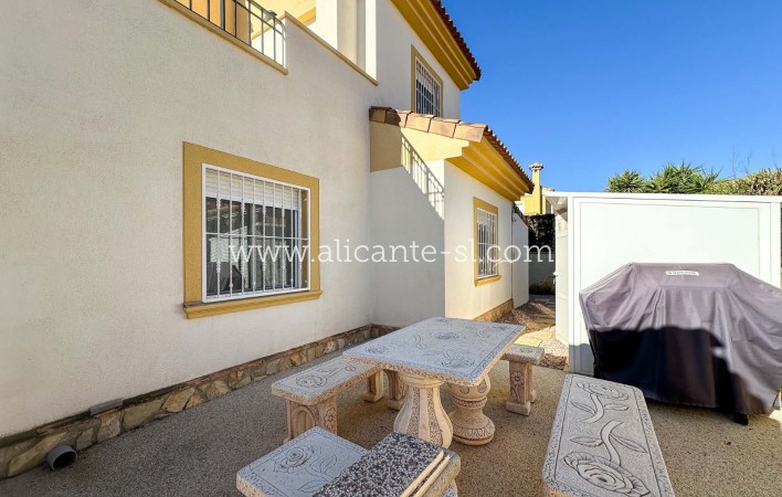 Sale - Villa  - Hondón de las Nieves