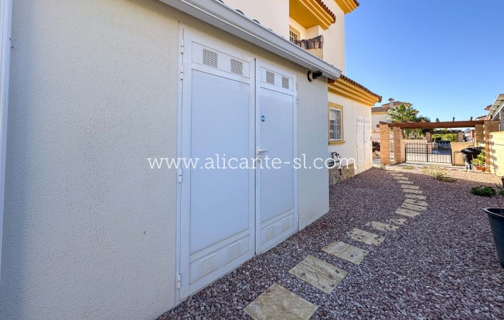 Sale - Villa  - Hondón de las Nieves