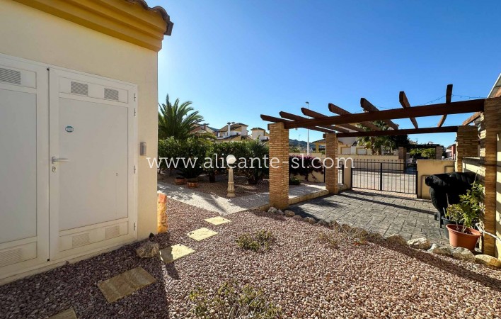 Sale - Villa  - Hondón de las Nieves