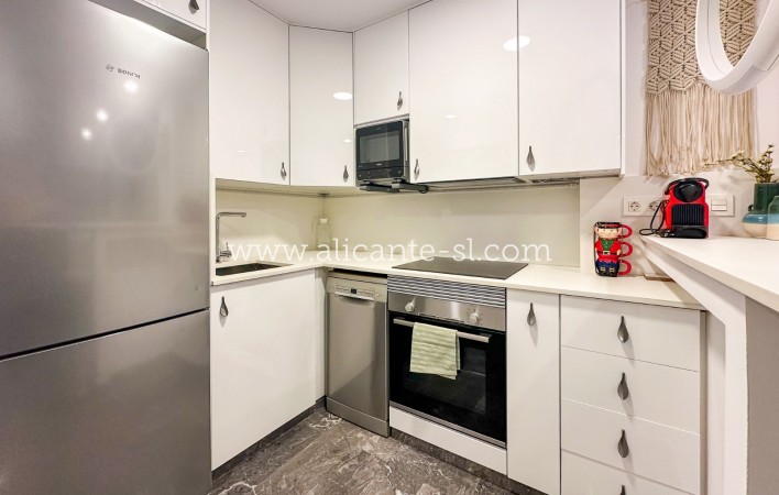 Location longue durée - Appartement / flat - Alicante - Centro