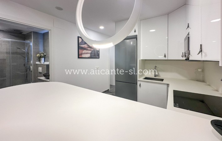 Location longue durée - Appartement / flat - Alicante - Centro