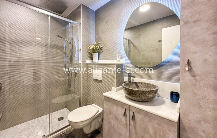 Location longue durée - Appartement / flat - Alicante - Centro