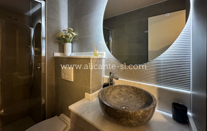 Location longue durée - Appartement / flat - Alicante - Centro