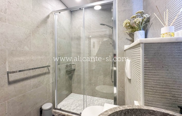 Location longue durée - Appartement / flat - Alicante - Centro