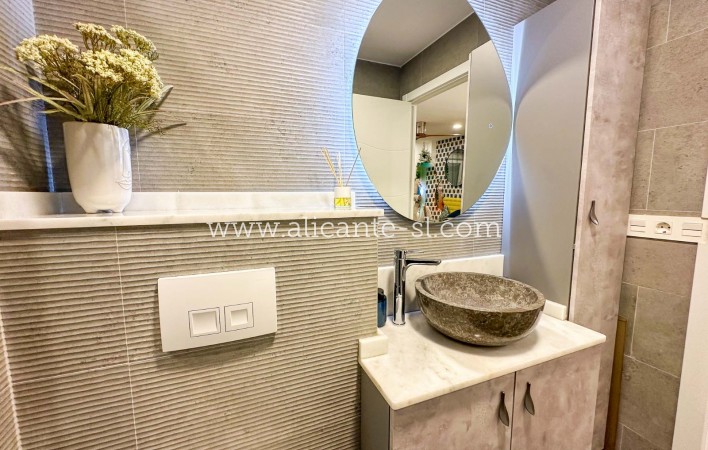 Location longue durée - Appartement / flat - Alicante - Centro